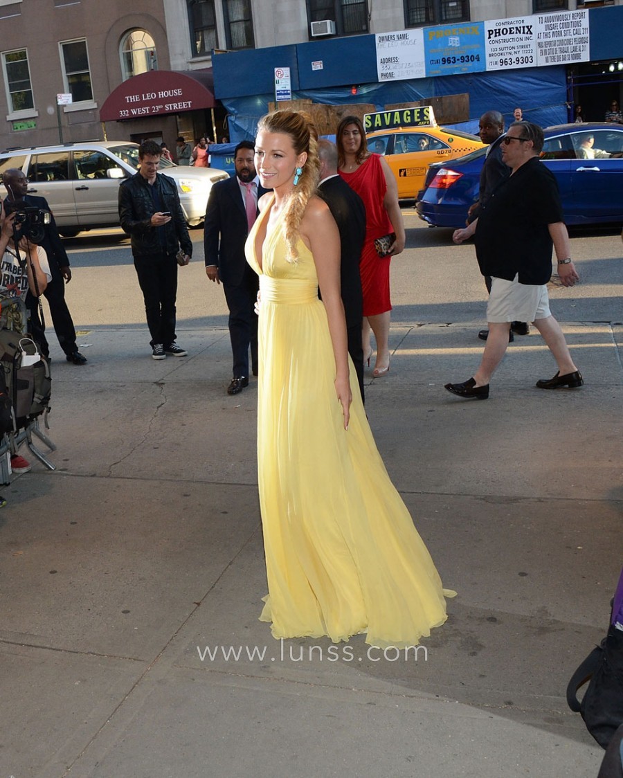 Blake Lively yellow chiffon red carpet dress at Savages Premiere