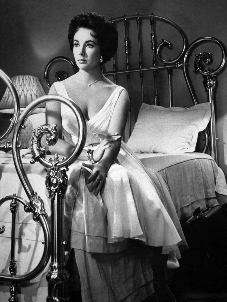 Elizabeth Taylor ivory chiffon short A line party dress