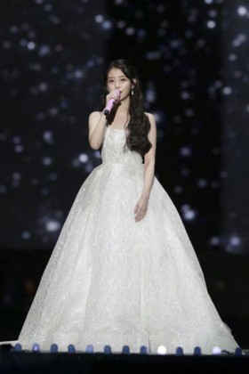 iu sequinned glitter bridal dress melon music awards
