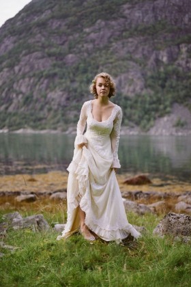 ivory lace ruffled organza long sleeve wedding dress