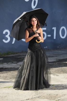 selena gomez asymmetrical black dress who says video