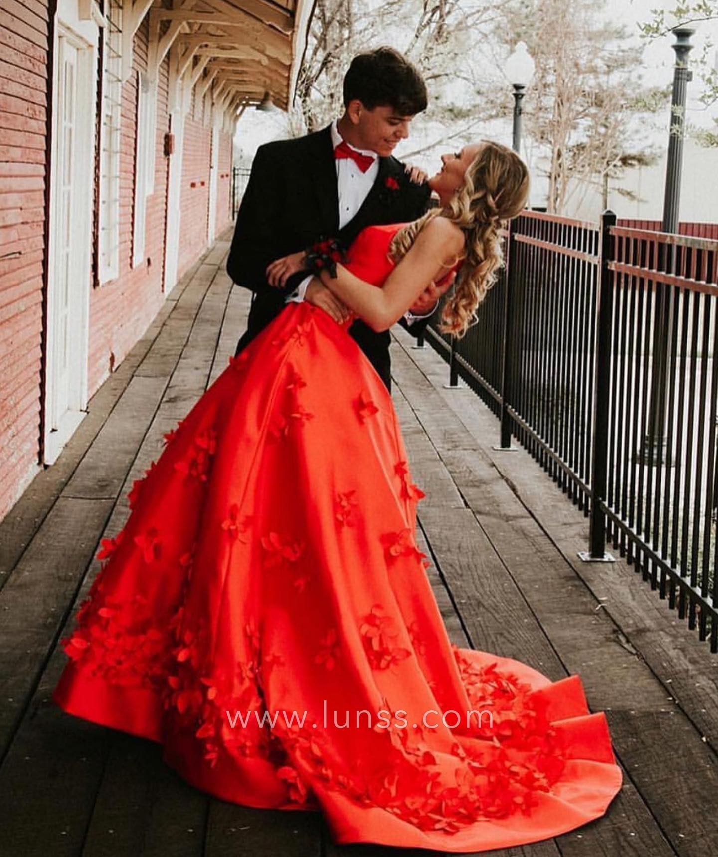 Najprv Ma iatko Hlasovanie Red Dress In Fairitele Zap li Defin cia