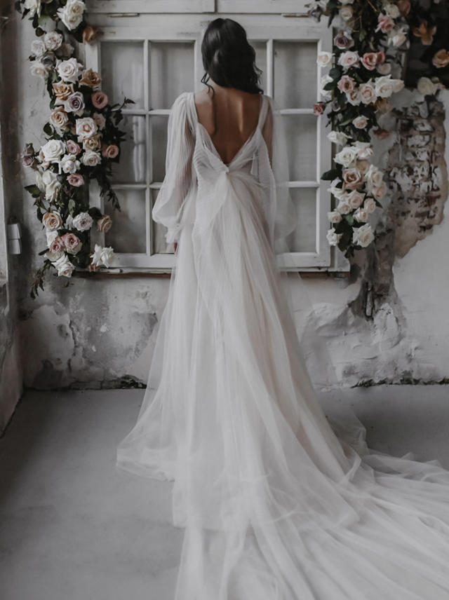 voluminous sheer A line evening dress made of ivory tulle fabric