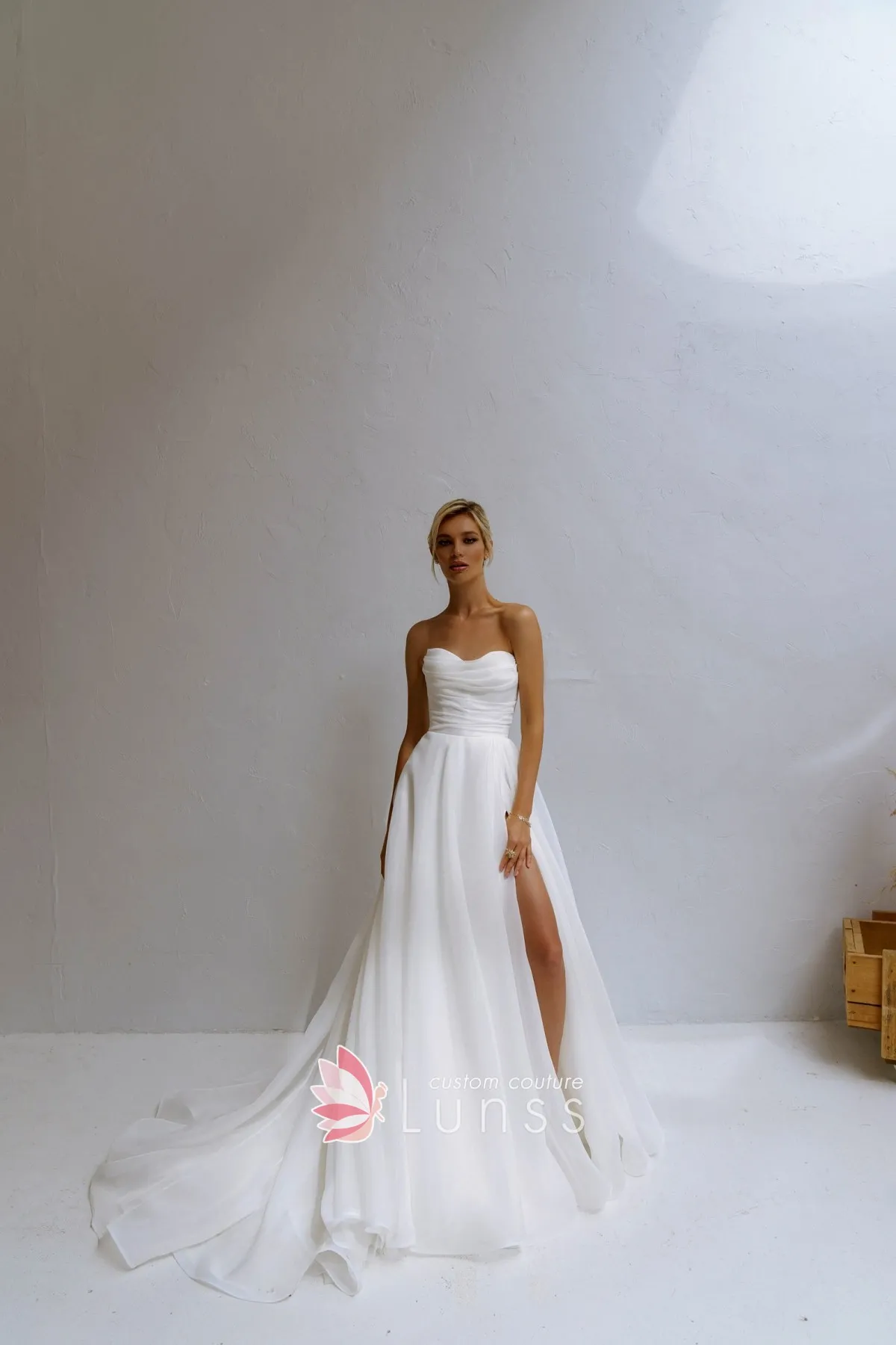 Simple elegant white organza long wedding dress Simple elegant white organza long wedding dress