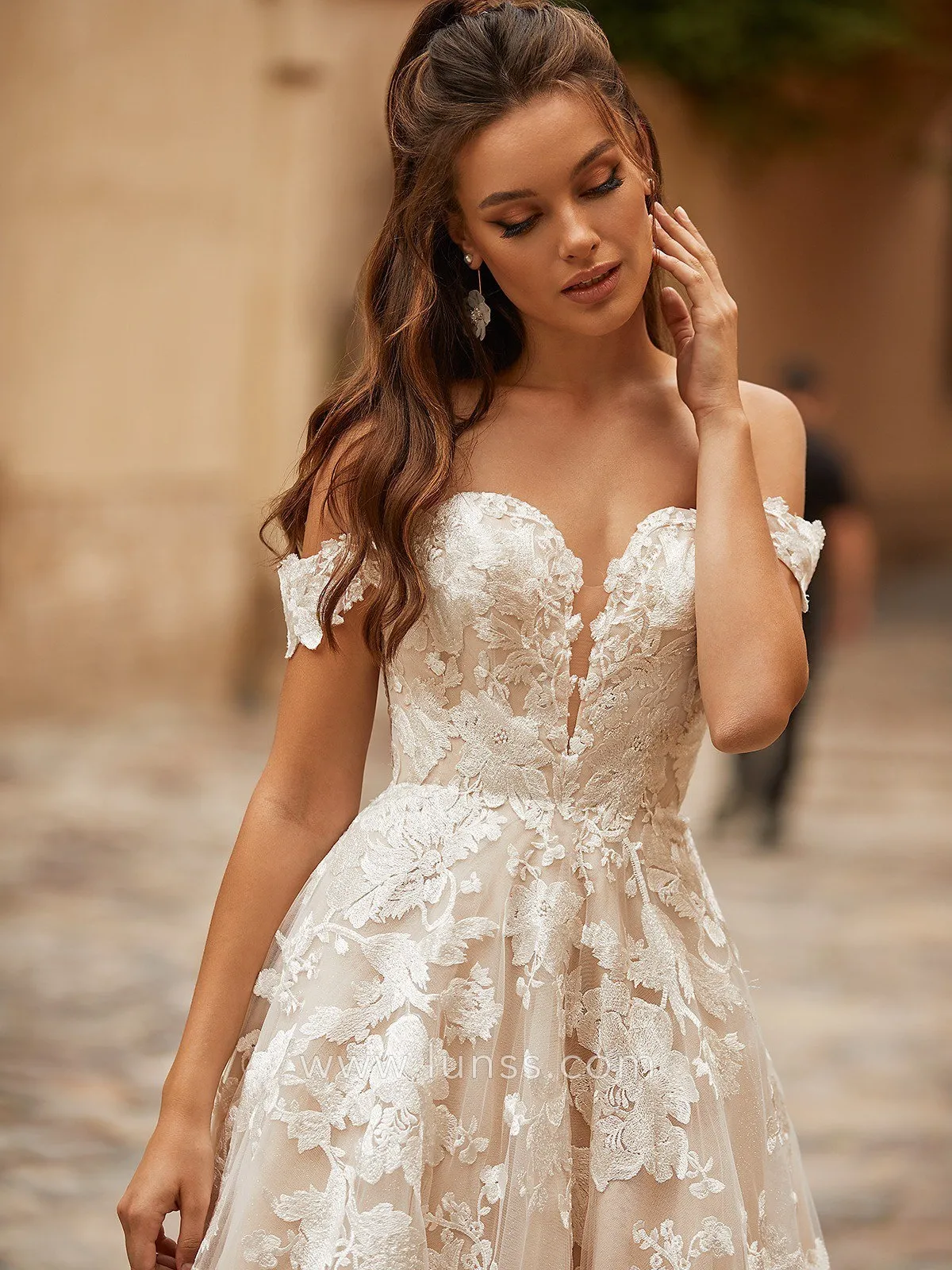 dip sweetheart neckline with off the shoulder straps