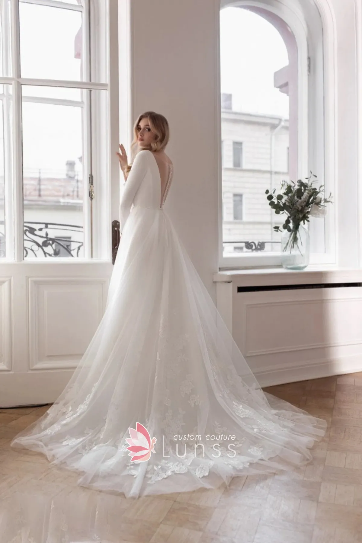 elegant boat neck and long sleeved A line wedding dress elegant boat neck and long sleeved A line wedding dress