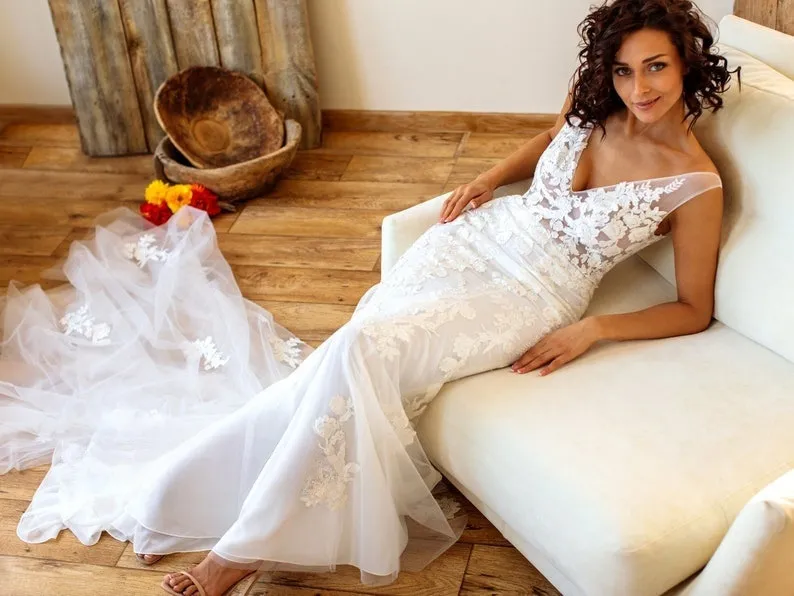 illusion floral lace v neck wedding gown with long train
