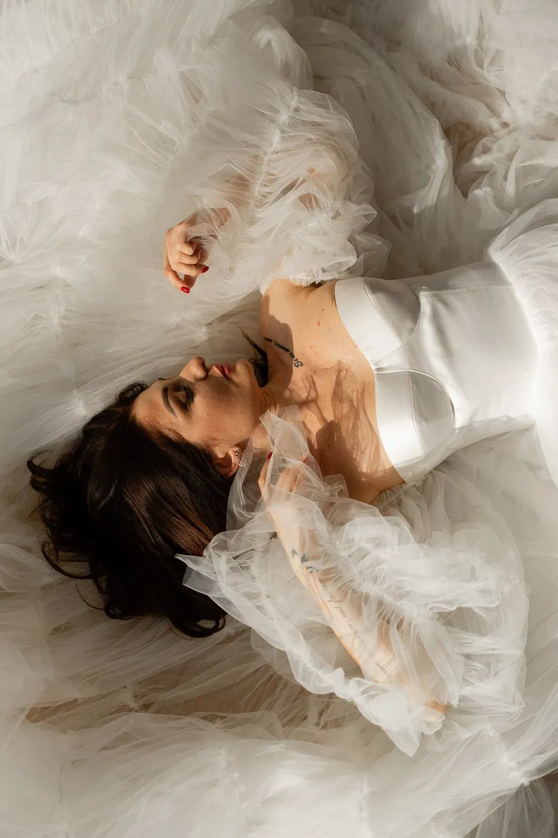 sweetheart fitted bodice puffy sleeve wedding dress