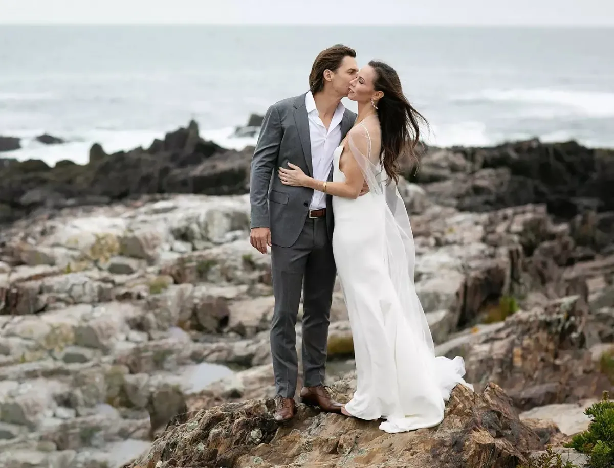 Barbara Bush ivory satin caped wedding dress Barbara Bush ivory satin caped wedding dress