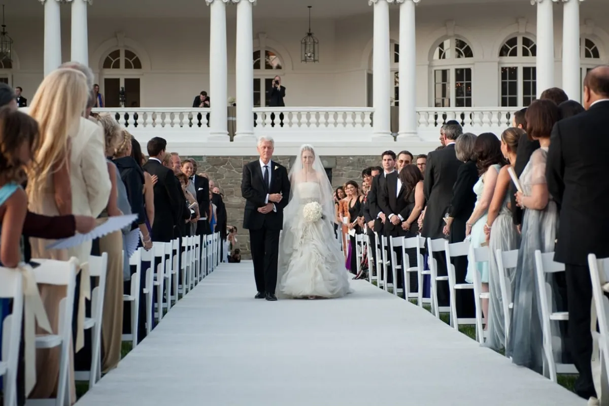 Chelsea Clinton flanged organza puffy wedding gown Chelsea Clinton flanged organza puffy wedding gown