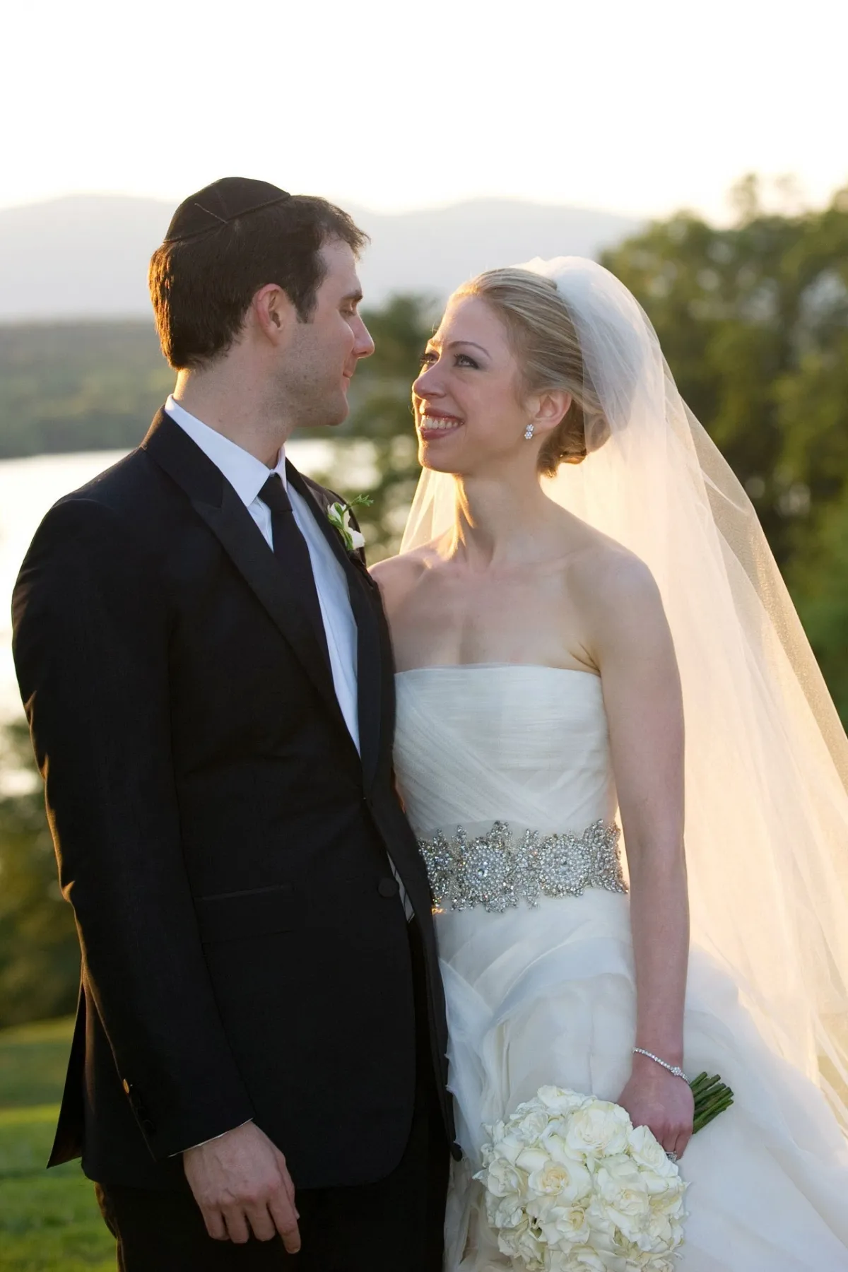 Chelsea Clinton strapless crystals waist wedding dress Chelsea Clinton strapless crystals waist wedding dress