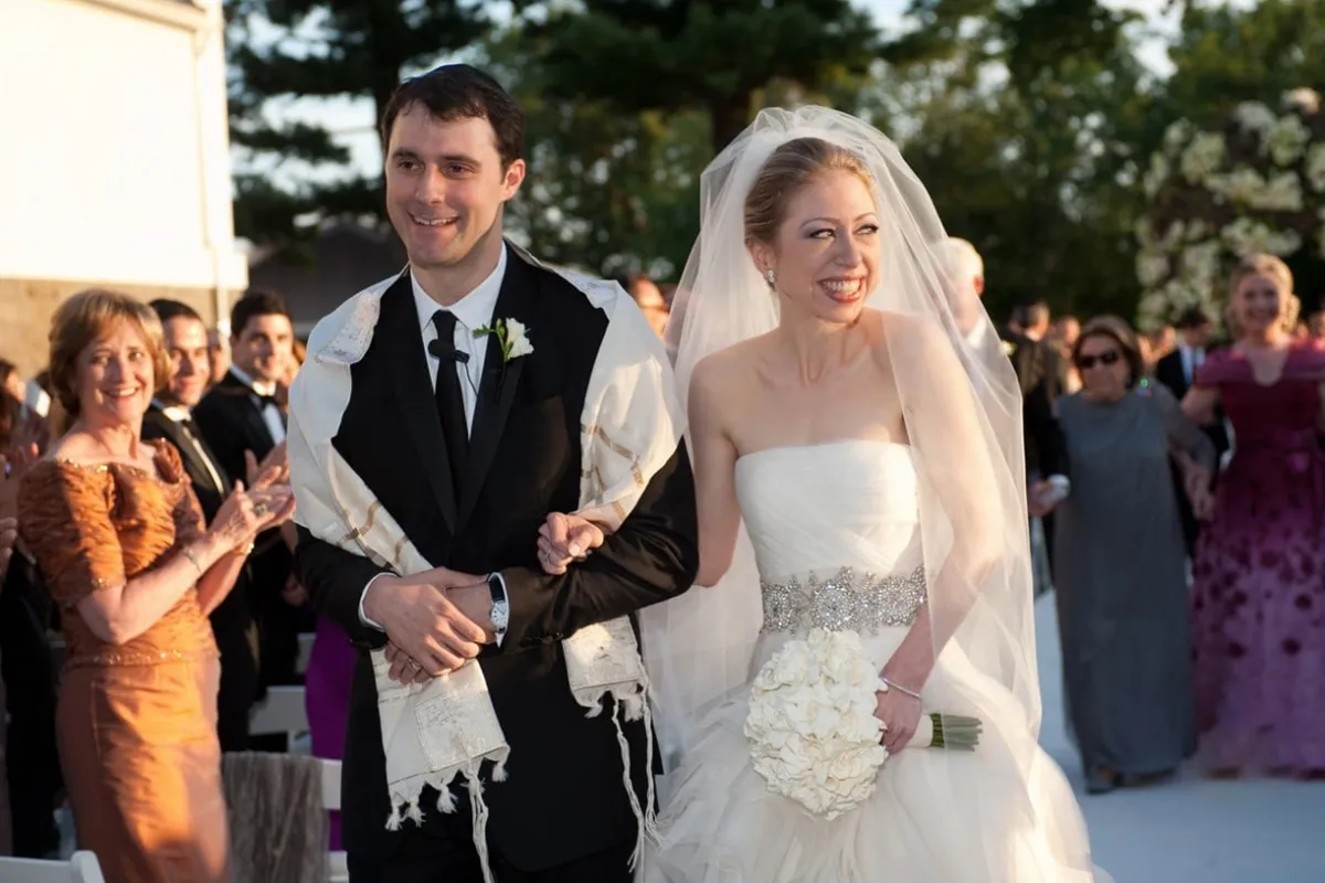 Chelsea Clinton strapless wedding dress Chelsea Clinton strapless wedding dress