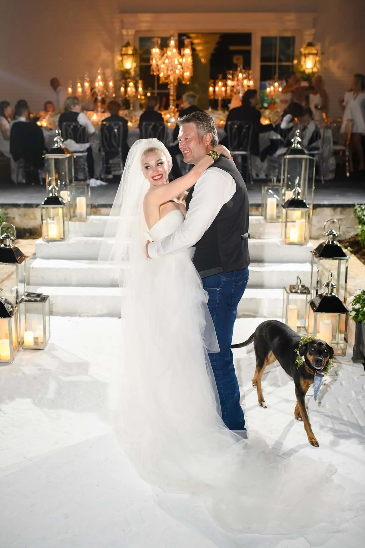 Gwen Stefani sweetheart puffy tulle wedding dress with chapel train veil