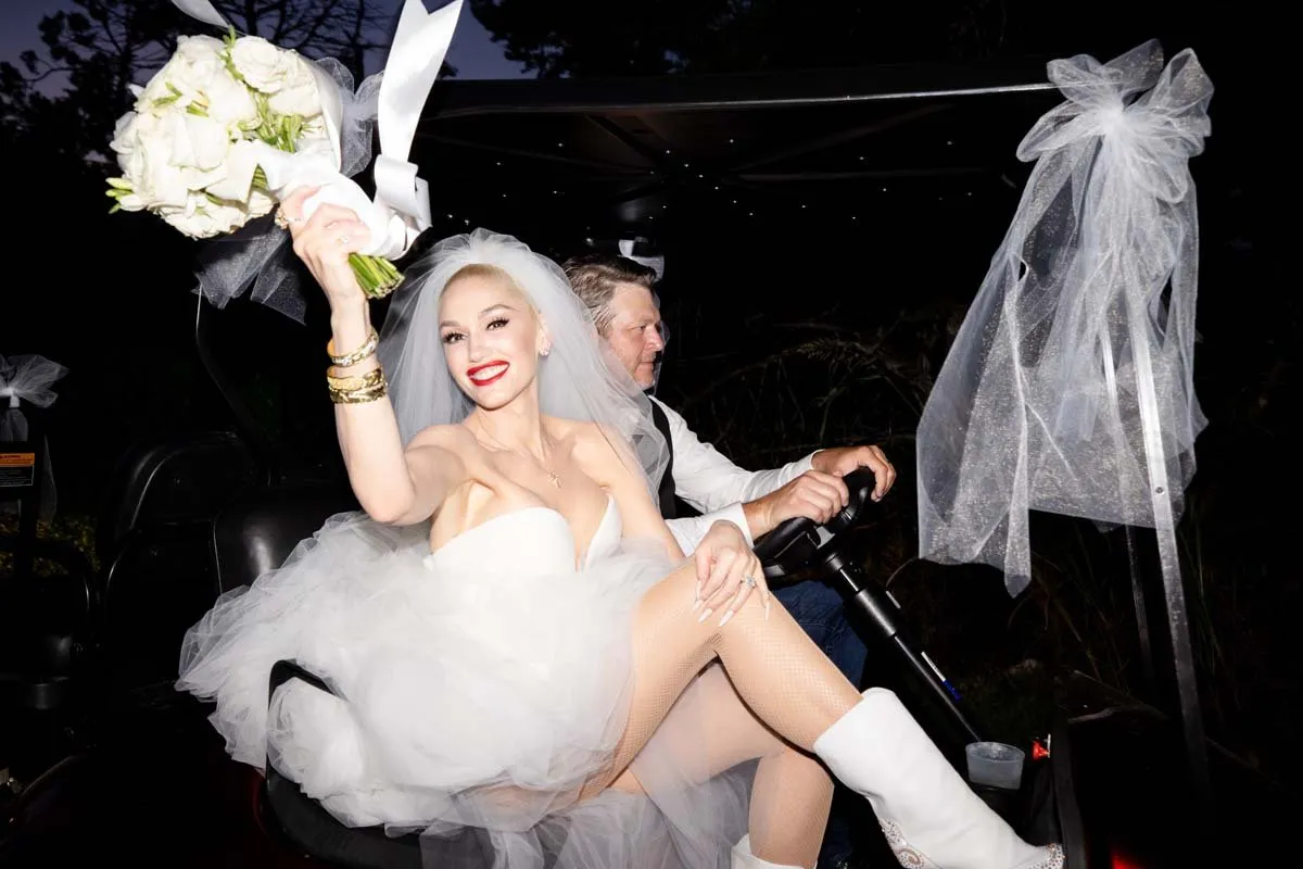 Gwen Stefani sweetheart puffy tulle wedding dress