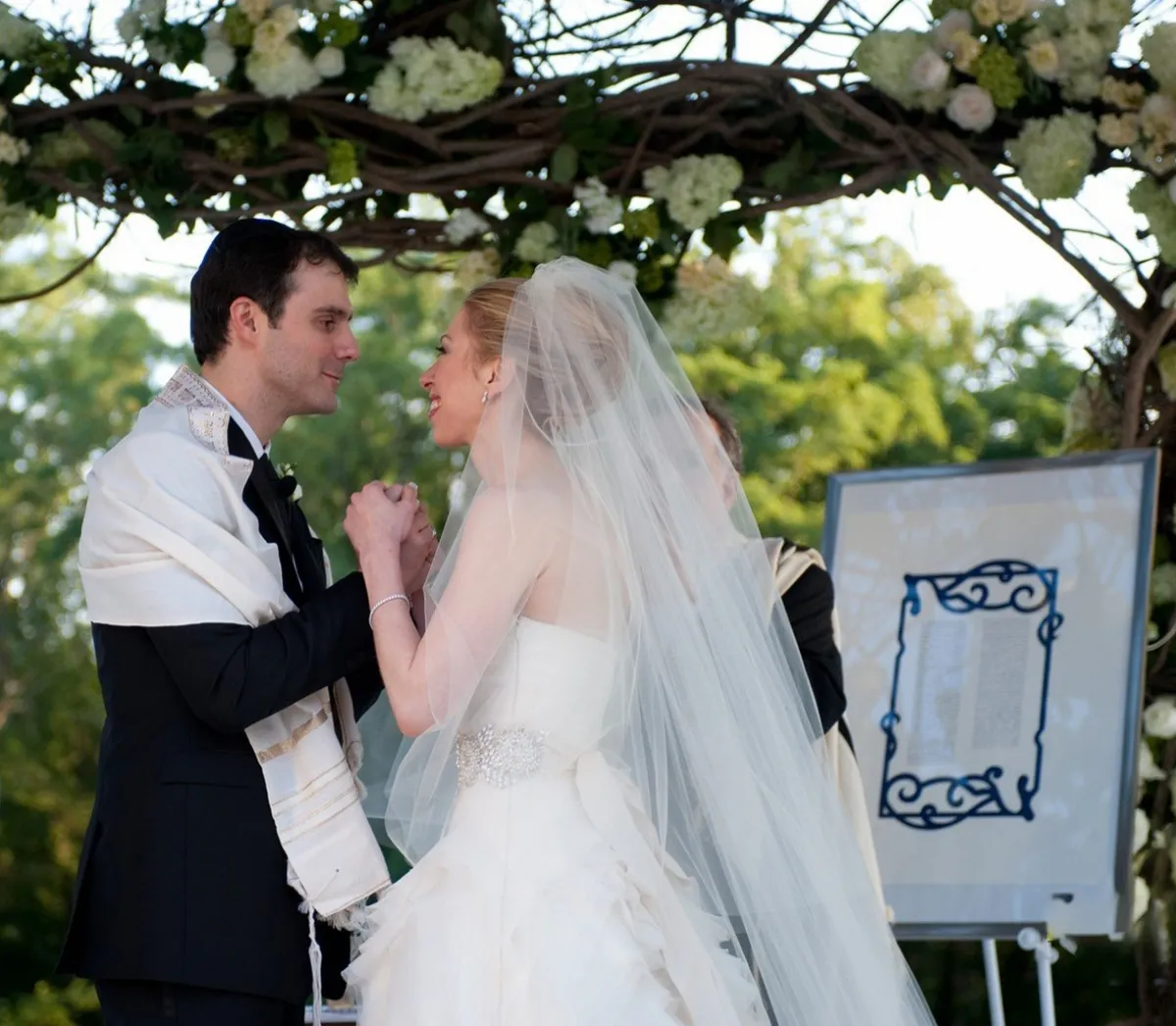 Marc Mevinsky and Chelsea Clinton on their wedding Marc Mevinsky and Chelsea Clinton on their wedding