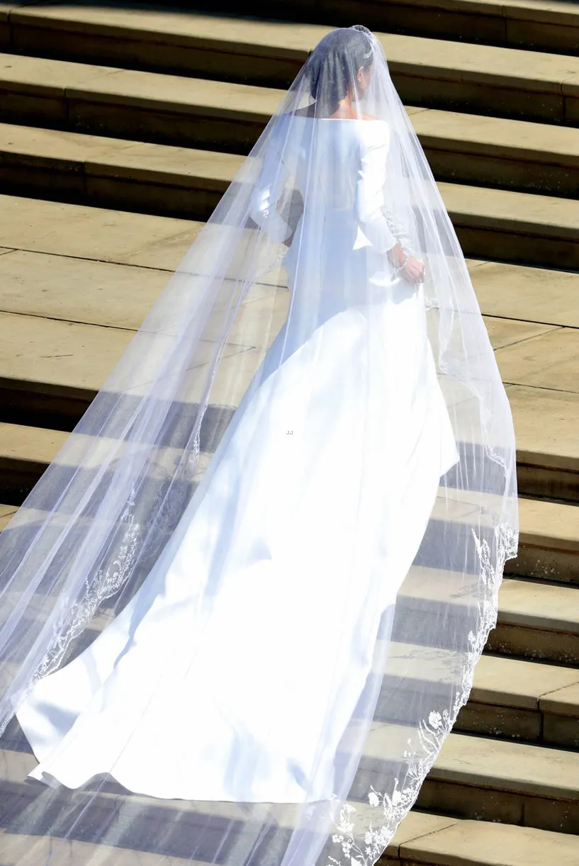 Meghan Markle celebrity wedding dress with long veil Meghan Markle celebrity wedding dress with long veil