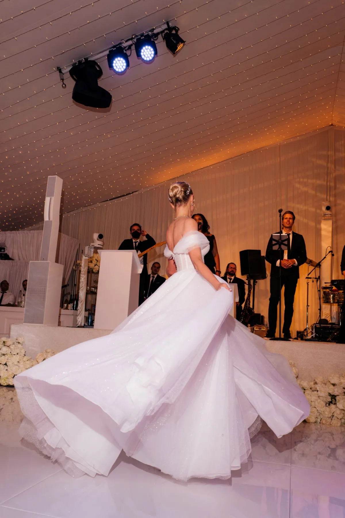 Paris Hilton glitter tulle puffy wedding dress Paris Hilton glitter tulle puffy wedding dress