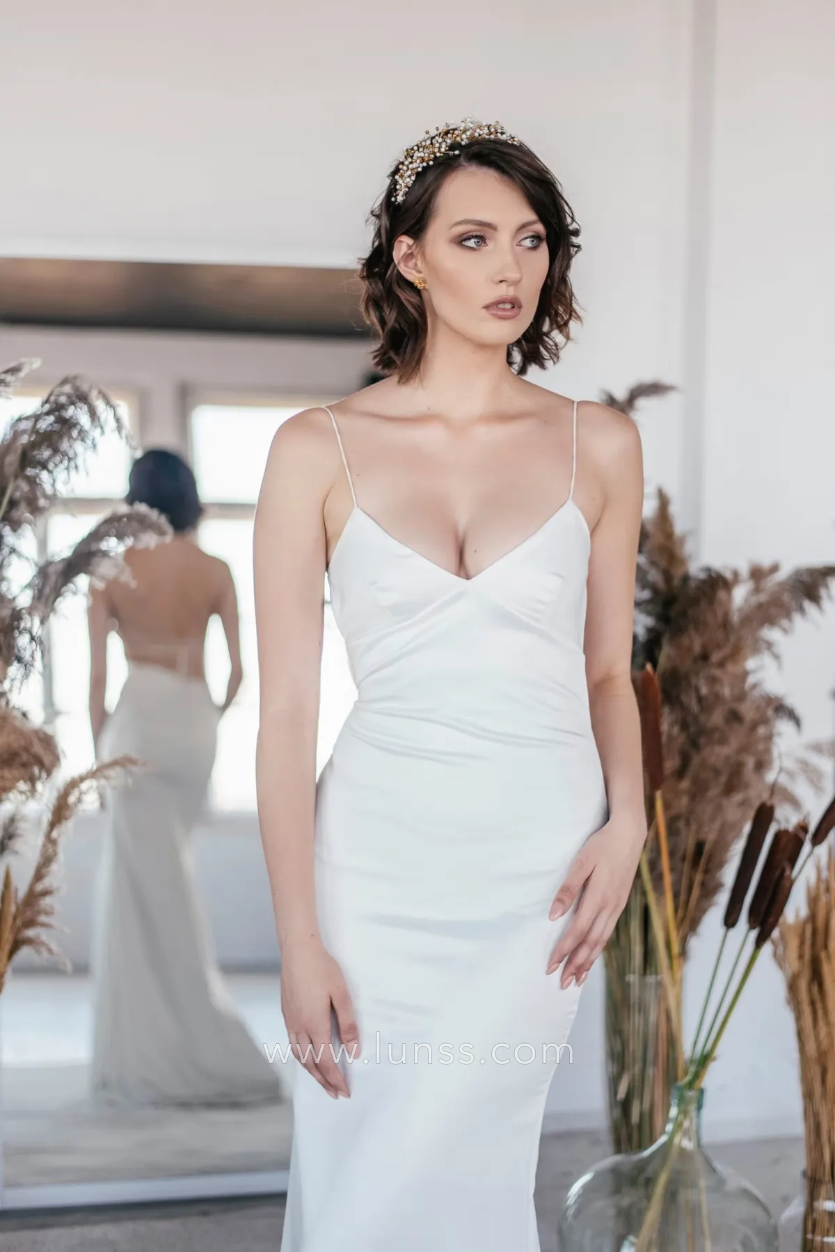 spaghetti straps V neck slip wedding dress spaghetti straps V neck slip wedding dress