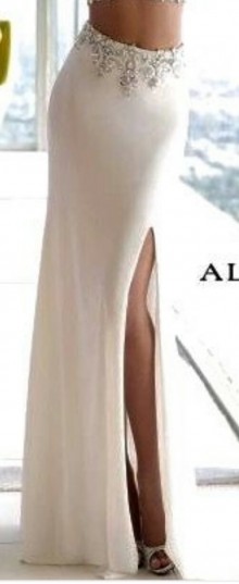 thigh slit skirt