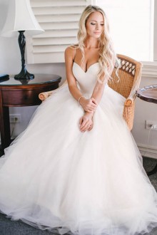 sweetheart white tulle wedding dress