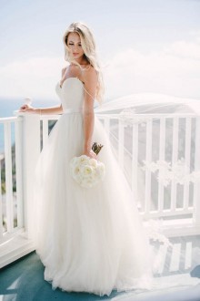 sweetheart white tulle wedding dress with spaghetti straps