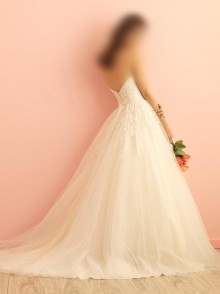 elegant strapless sweetheart wedding gown