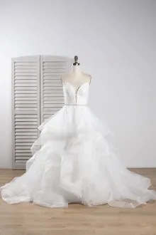Lunss ruffled wedding dress