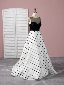 Lunss recreated a polka dot dress