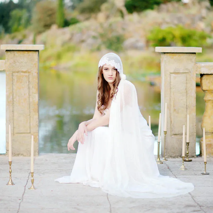 Gorgeous Scalloped Bridal Veil with Floral Lace