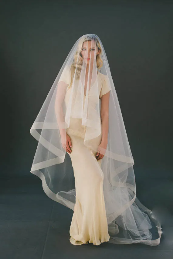 Lunss Wedding Veil Handmade Lace Trimmed Single-Tier Veil