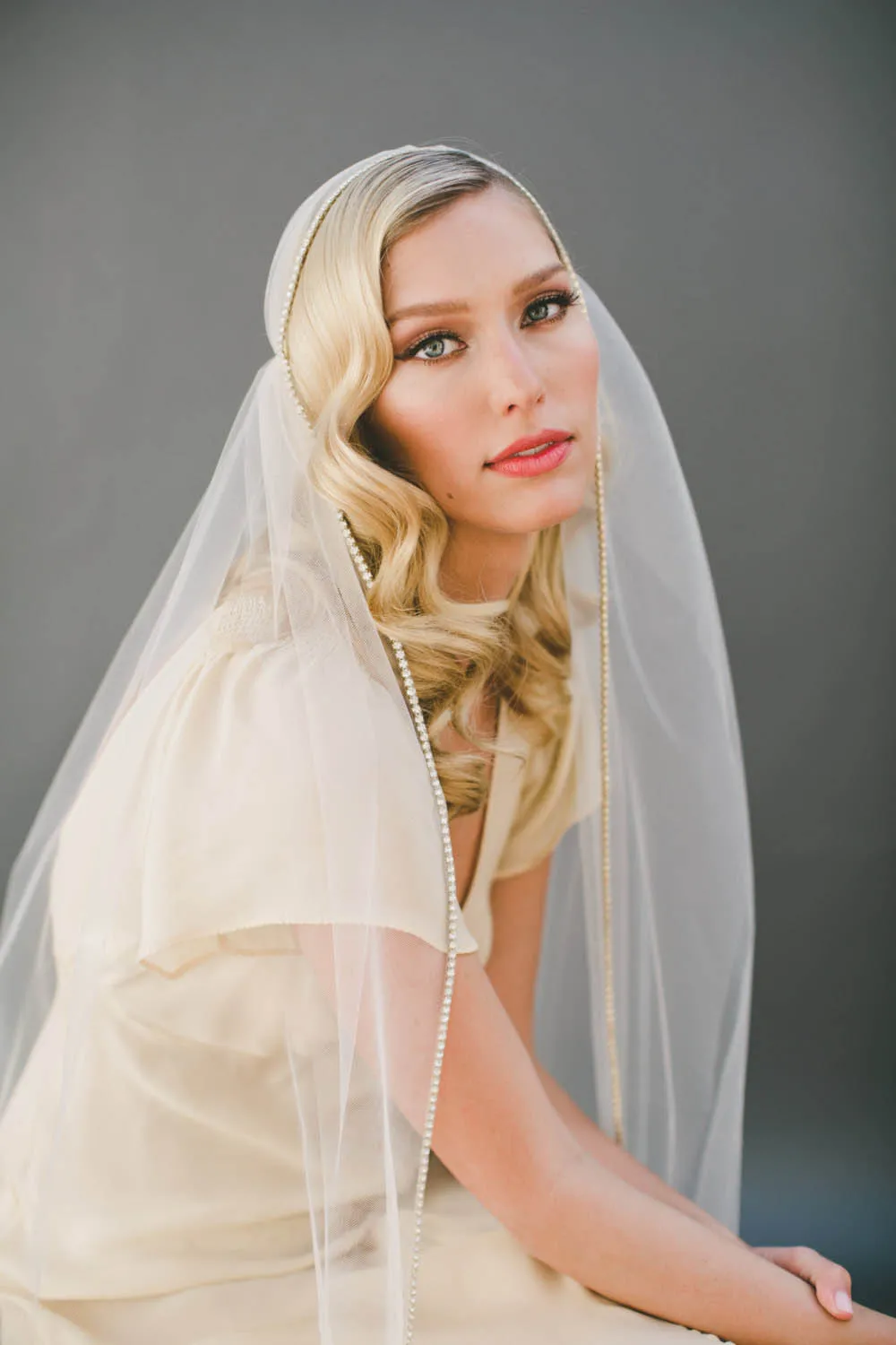 Lunss Beaded Edge Retro Fingertip Length Bridal Cap Veil