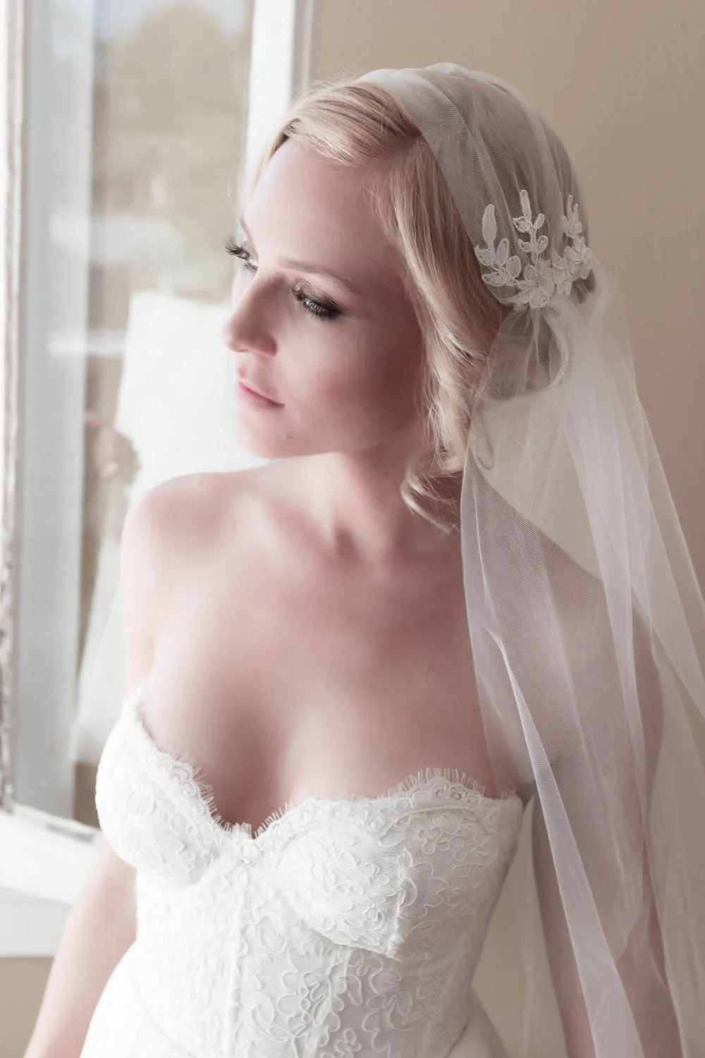 Lunss Ivory Elbow Length One-Tier Short Wedding Veil