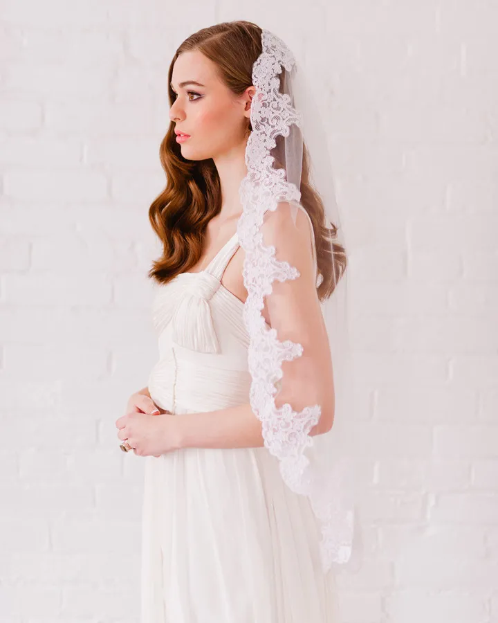 https://www.lunss.com/uploads/product/0/1/01073/lace-veil-single-tier-veil-fingertip-length-wedding-veil-2.webp