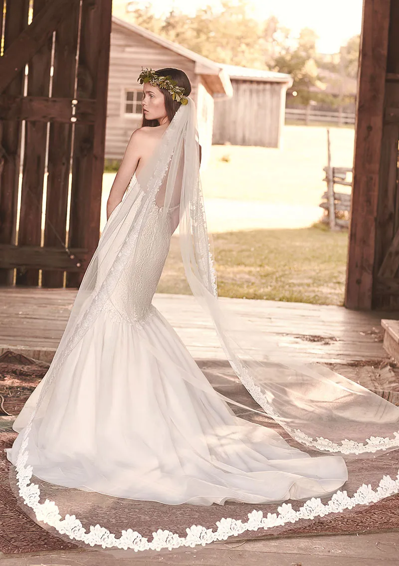 Gorgeous Scalloped Bridal Veil with Floral Lace