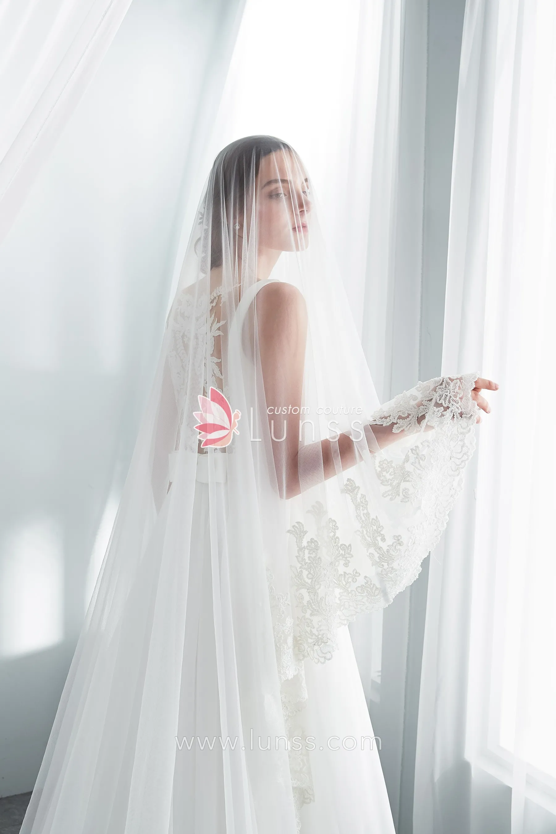 https://www.lunss.com/uploads/product/0/1/01200/High-End-Handmade-Luxury-Beaded-Lace-Extended-Cathedral-Bridal-Veil-3.webp