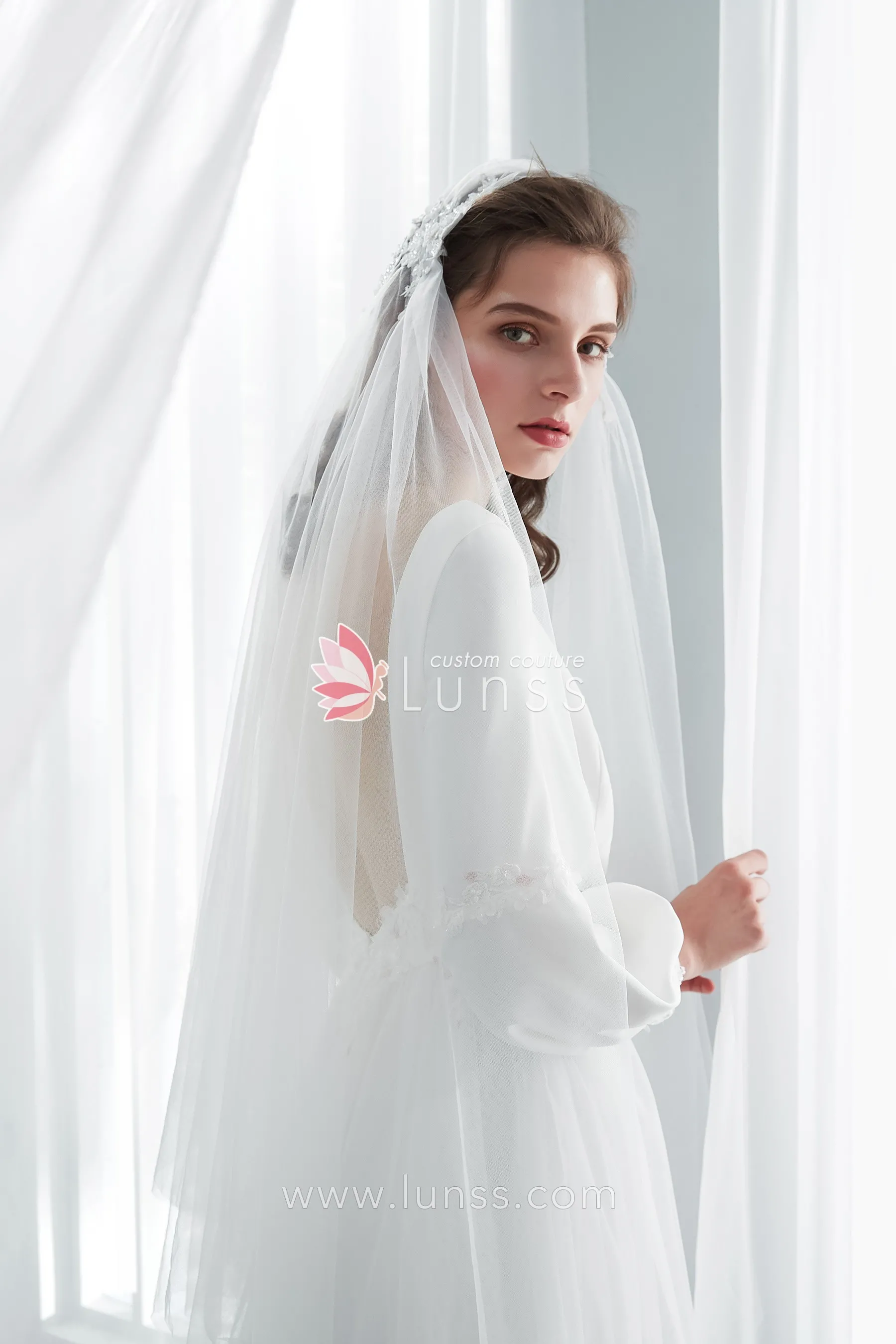 Lunss Fingertip Length Wedding Veil Lace Veil Ribbon Edge