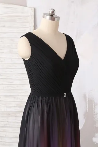 sleeveless V neckline dress