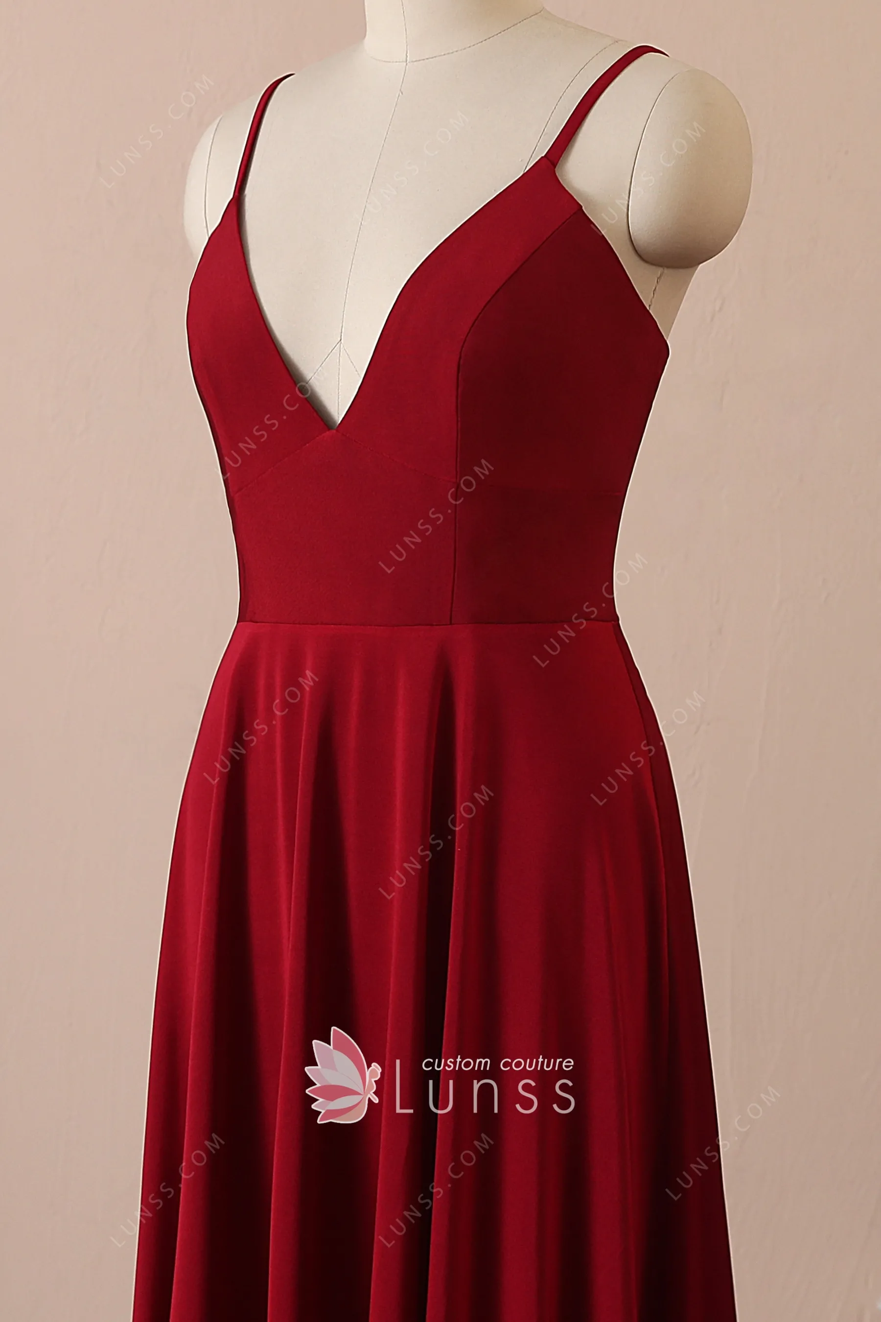 Robe De Soirée Longue Rouge Fendue Sur Le Coté Fine Bretelle Avec Poche