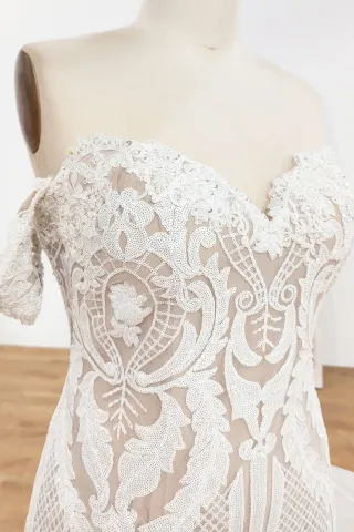 sweetheart lace neckline with off the shoulder straps