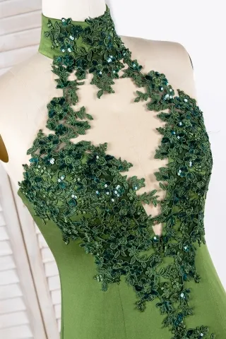 sleeveless high neckline with jagged lace cut out bodice