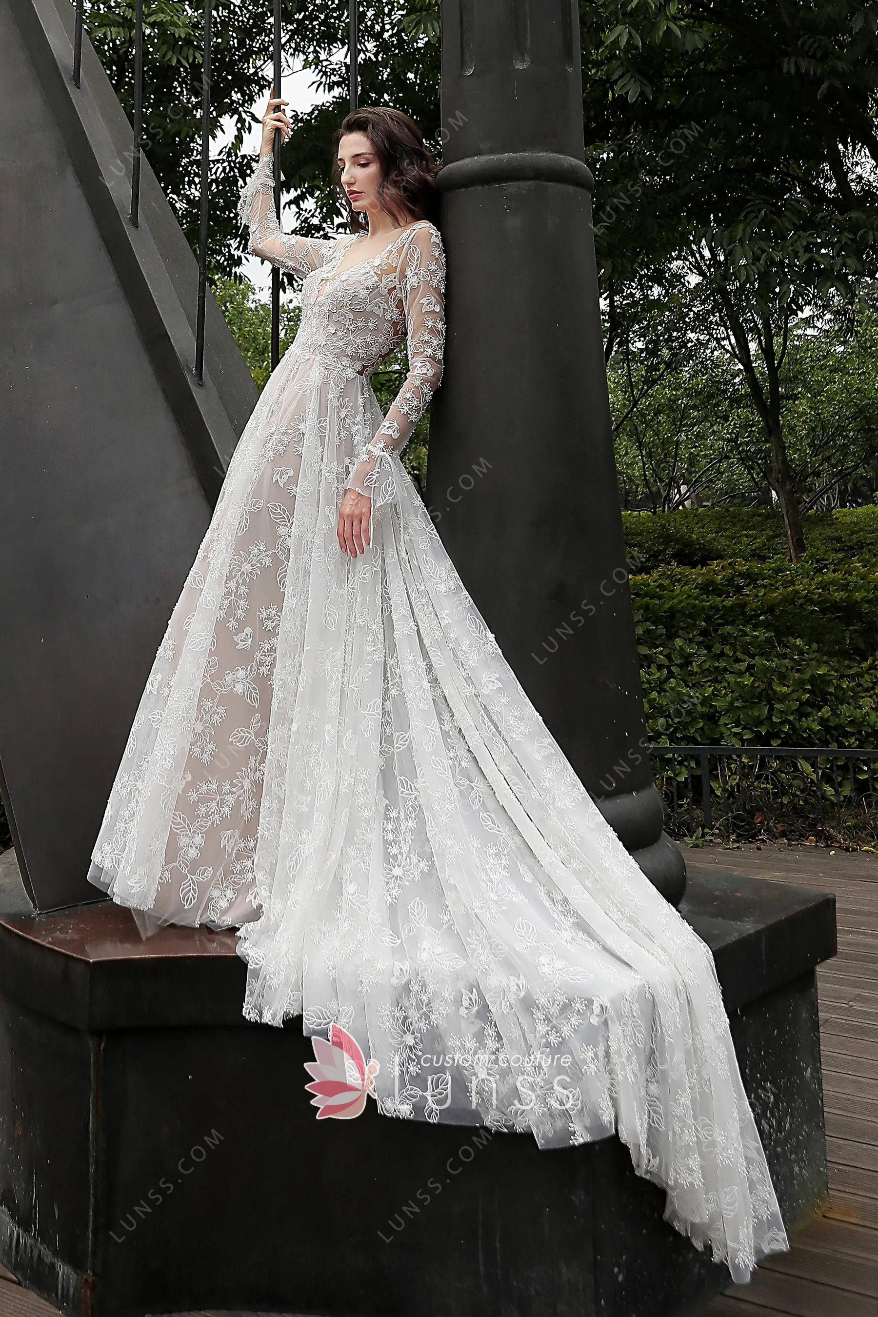 Chic Flower Lace V-neck Long Sleeve Garden Wedding Dress