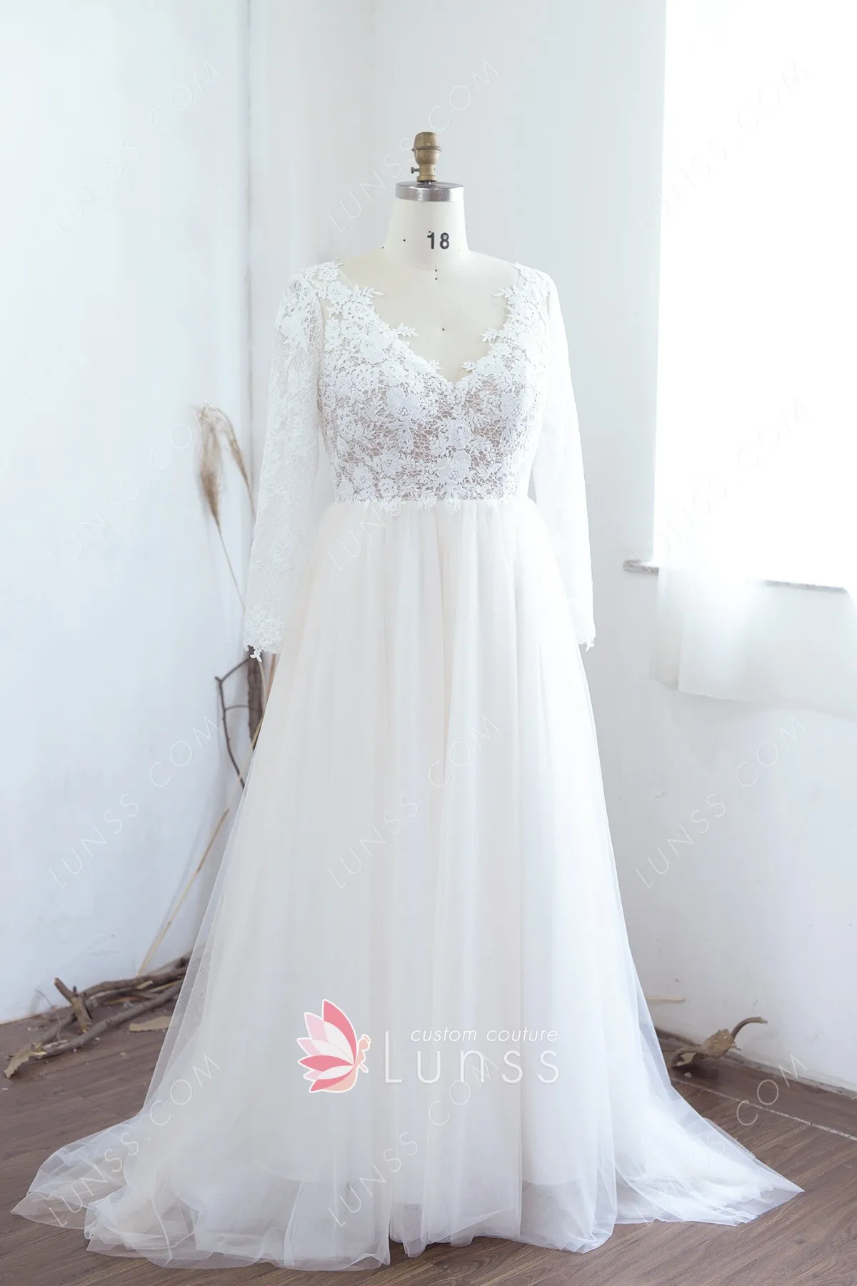 Lightweight Lace & Tulle Long Sleeves Wedding Dress Lunss