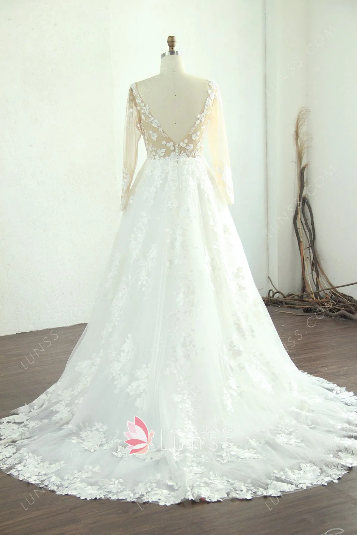 V back lace tulle sheer bodice bridal gown V back lace tulle sheer bodice bridal gown