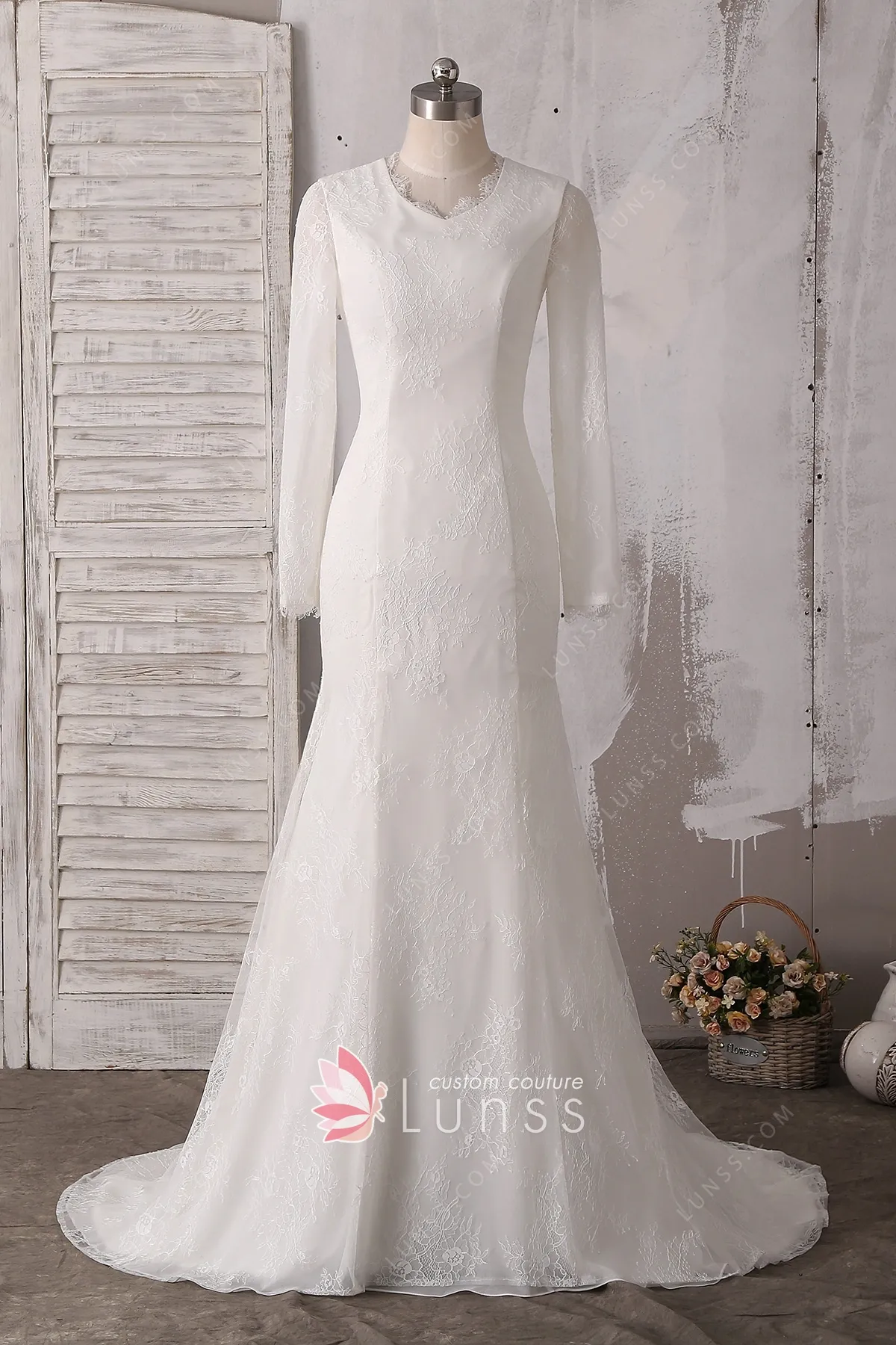 long sleeve button back ivory lace vintage wedding dress