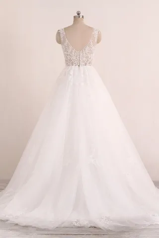 sleeveless lace and tulle wedding dress