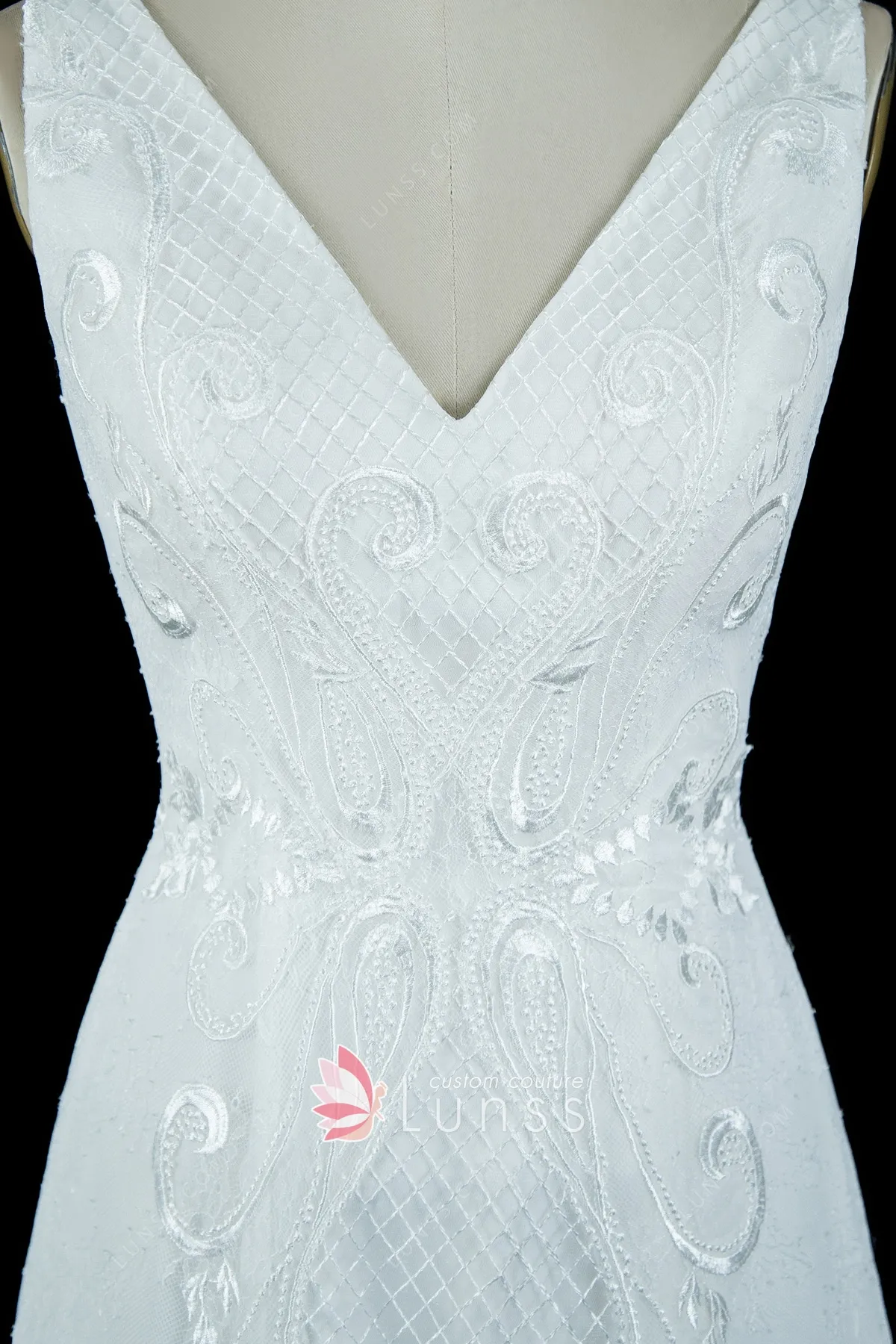 Unique Pattern Lace Sleeveless V-neckline Wedding Dress - Lunss