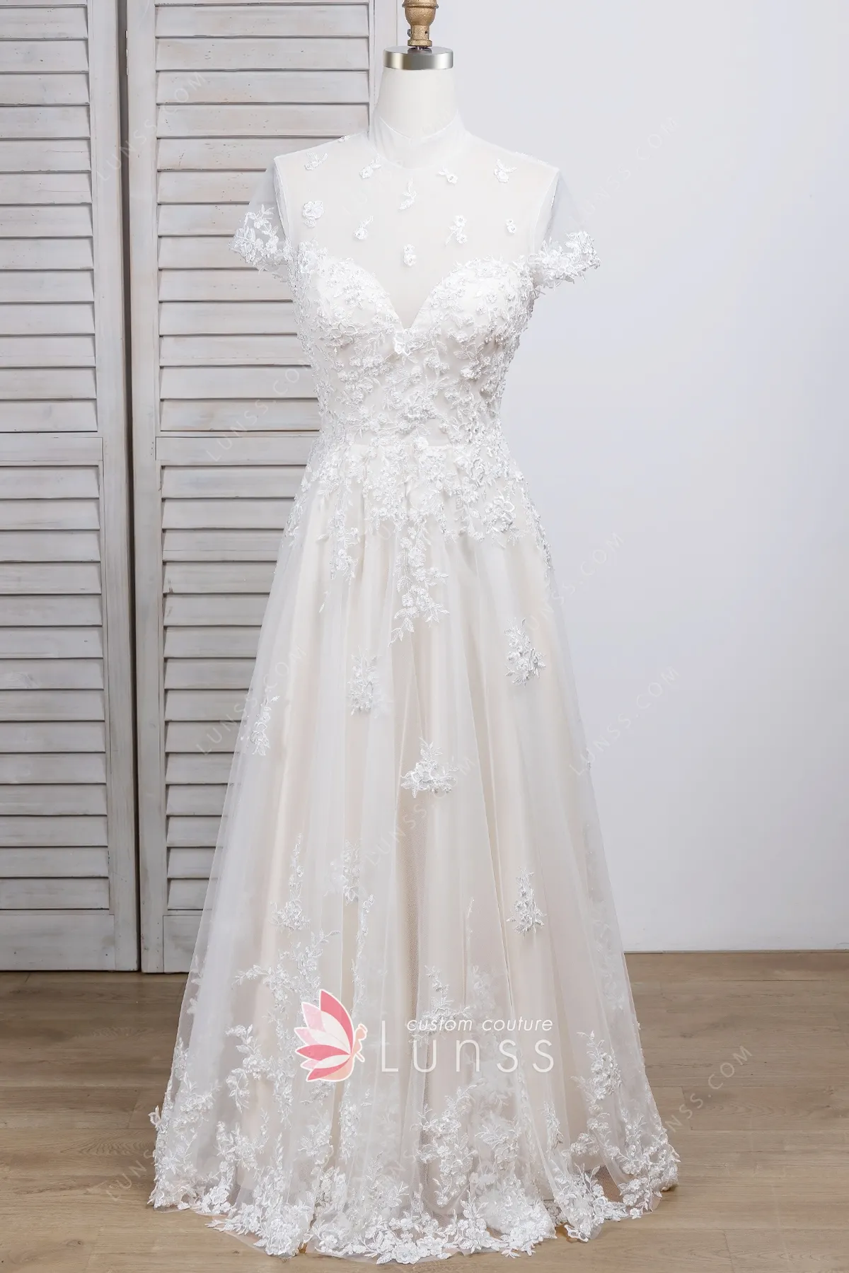 Abito da sposa in raso champagne con pizzo perlato d'ispirazione vintage -  Lunss