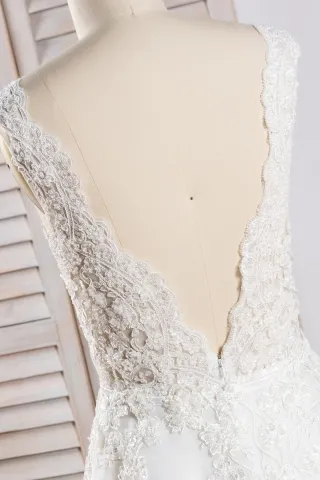 scalloped lace low V back