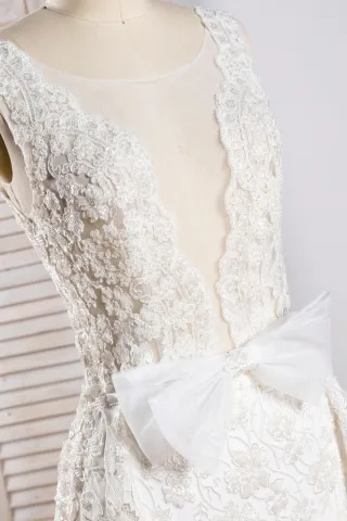 scalloped lace plunging neckline