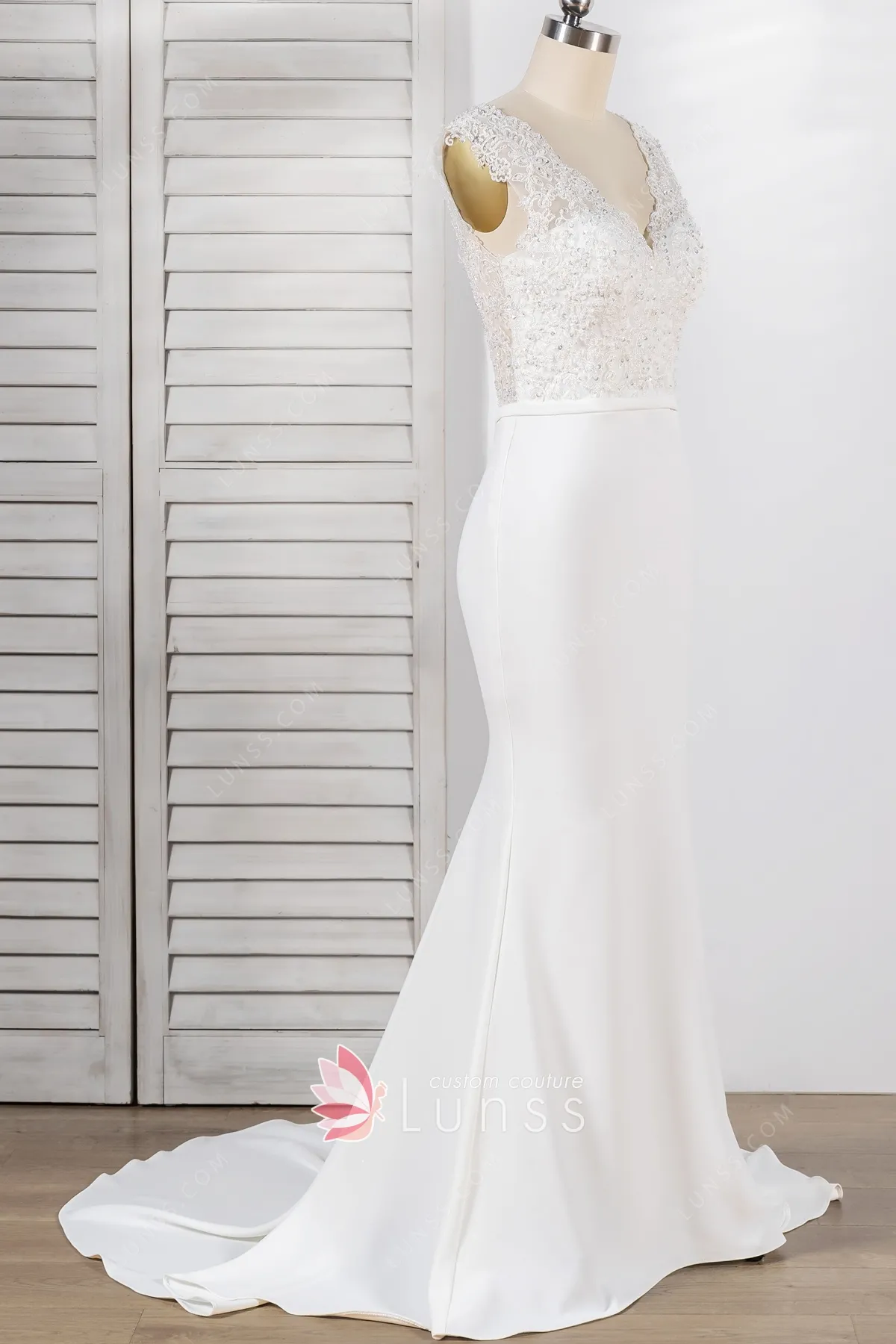 Abito da sposa moderno a sirena con schiena scoperta in pizzo e raso con  perline - Lunss